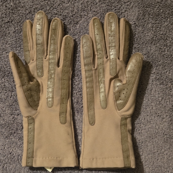 isotoner womens Spandex Touchscreen Cold Weather Gloves With Warm Fleece Lining - Picture 2 of 2